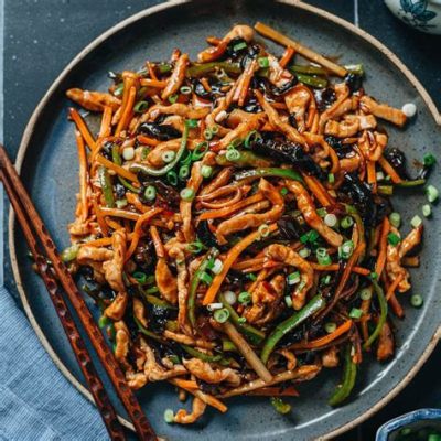  Shaoguan-Style Shredded Pork and Tofu -  Eine Symphonie scharfer Würze und cremiger Seide!