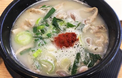  Dwaeji Gukbap: Ein pikant-würziges Soulfood aus südkoreanischen Traditionen!